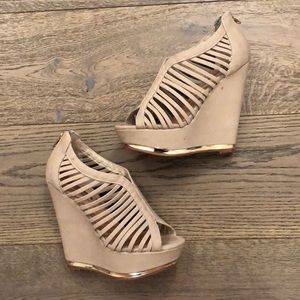 Steve Madden Tan Wedges
